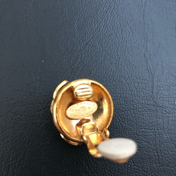 Auth Chanel 24k plated earrings - Picture 7 of 7